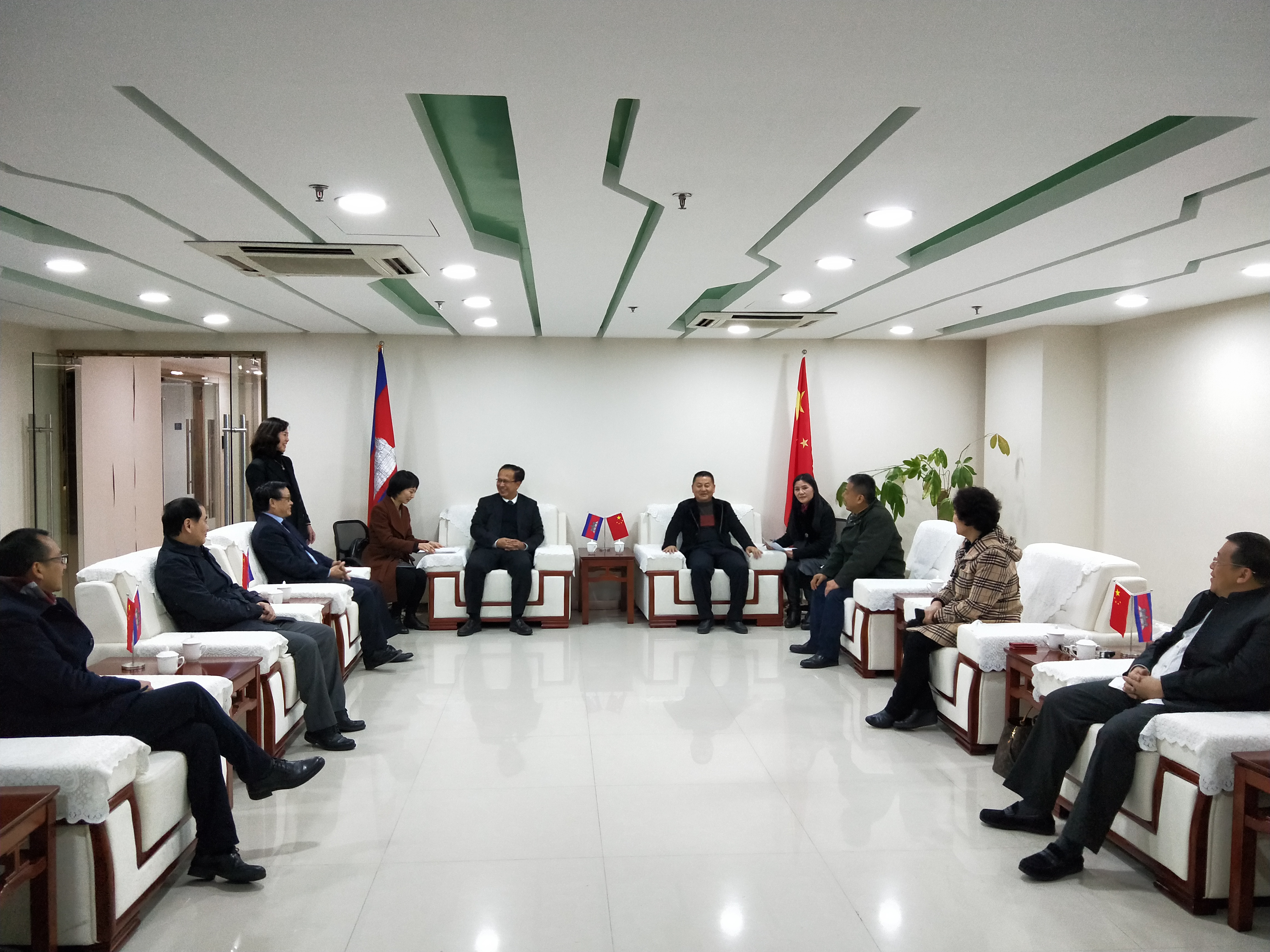 联合会组团赴柬埔寨考察受到柬埔寨副首相雍才宁阁下热情欢迎